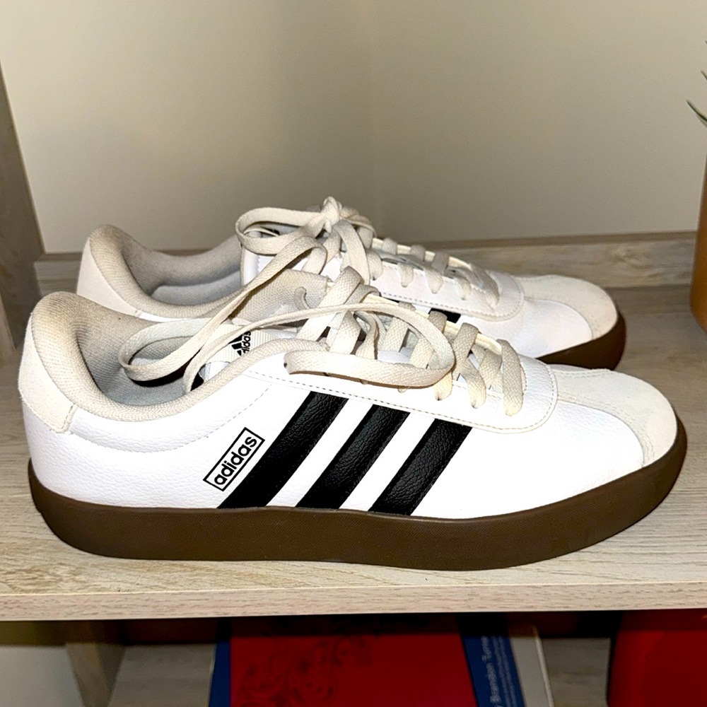 Women’s size 11 adidas tennis shoes black and white